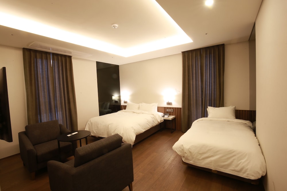 Hotel East9 25/69