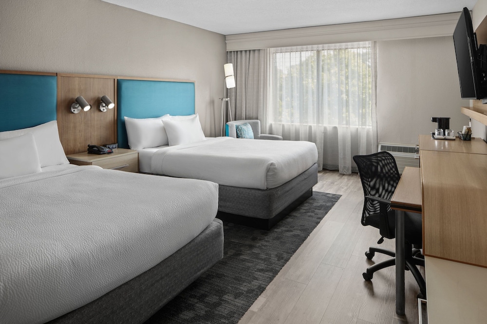 Room, 1 Single and 2 Queen Beds