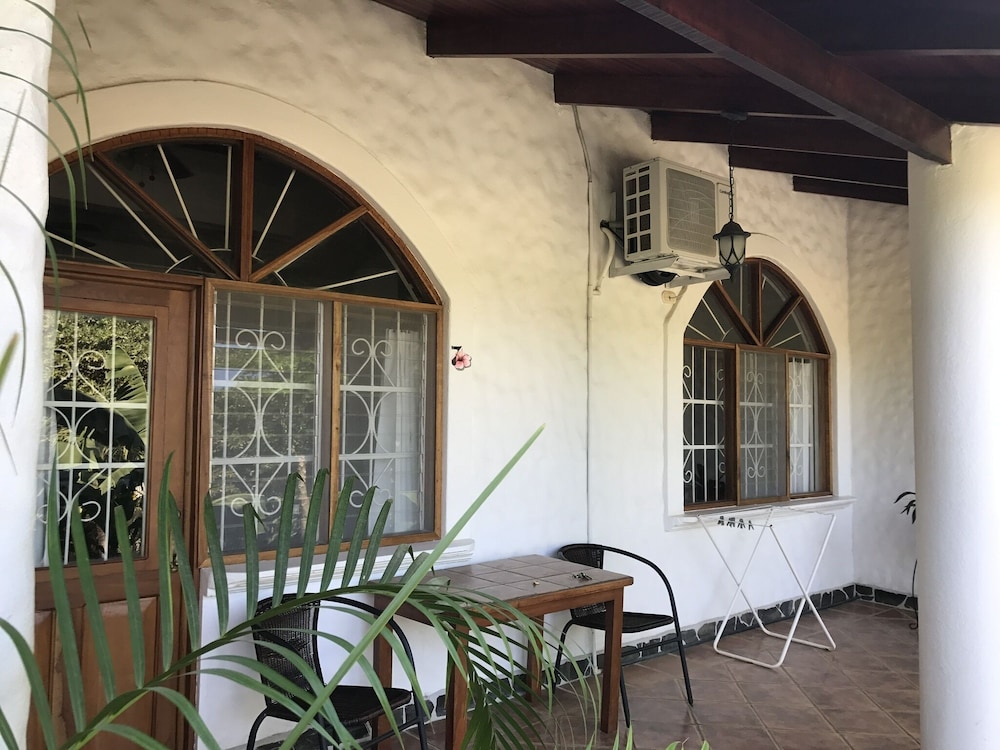 Hotel Flores 2/50
