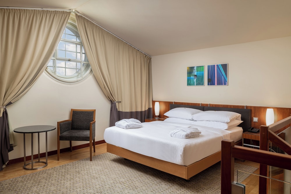 LOFT, DELUXE