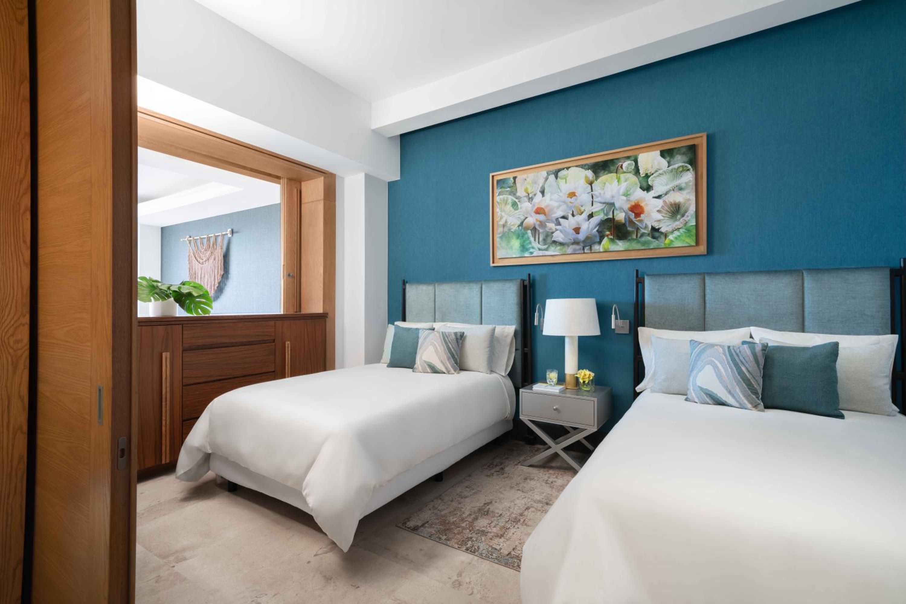 1 BEDROOM, SUITE