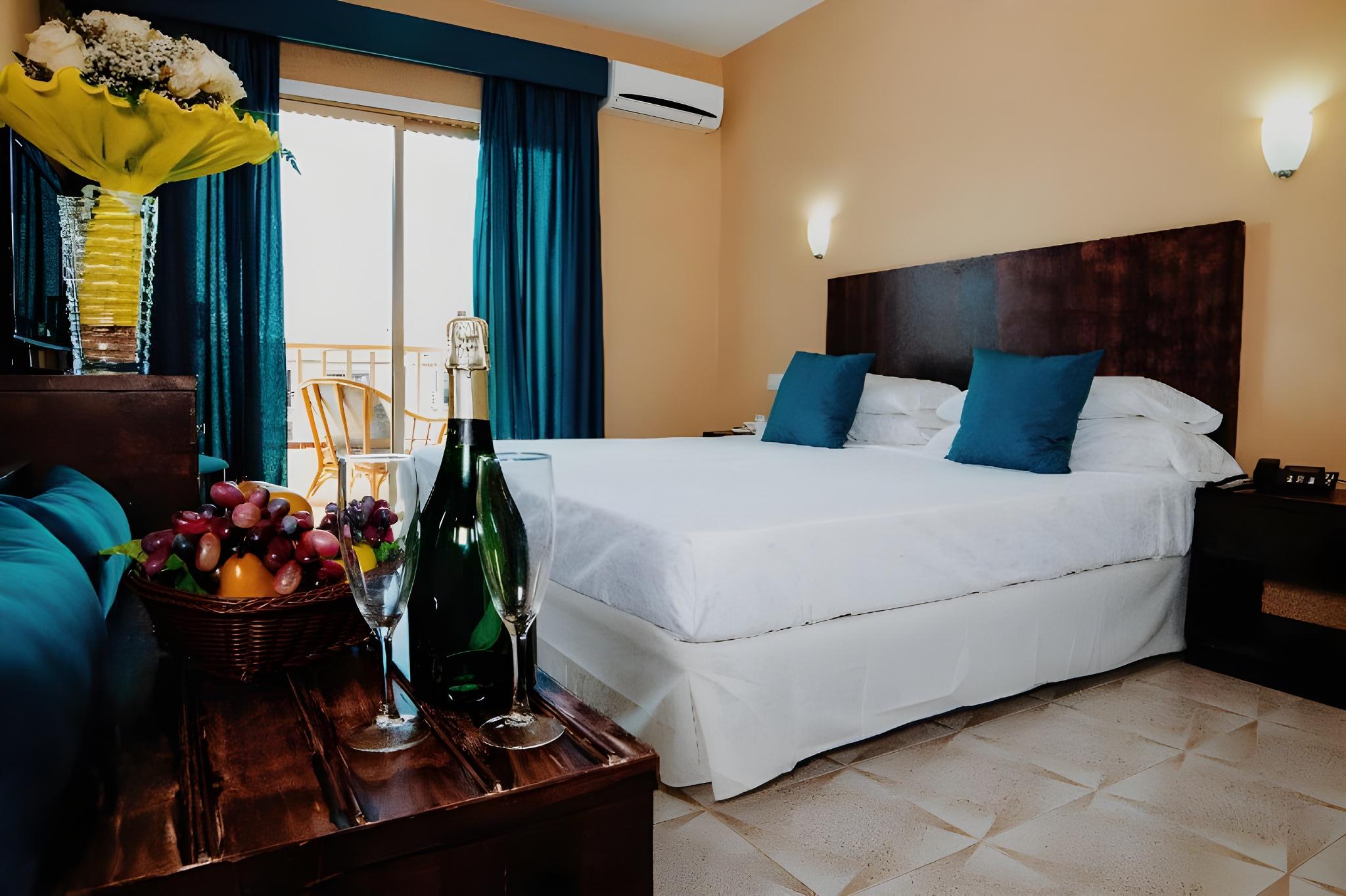 Room, Double or Twin Bed