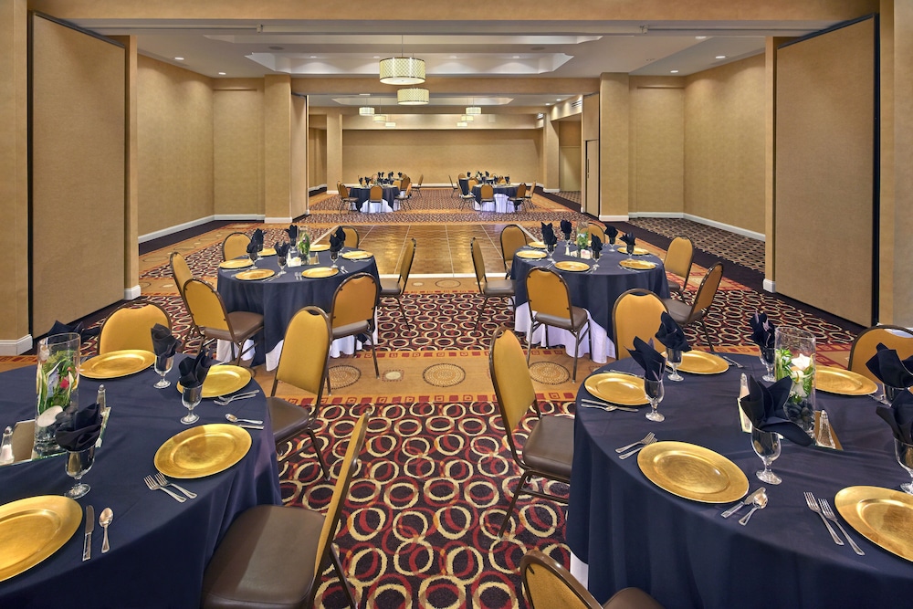 Holiday Inn Jacksonville E 295 Baymeadows 33/53