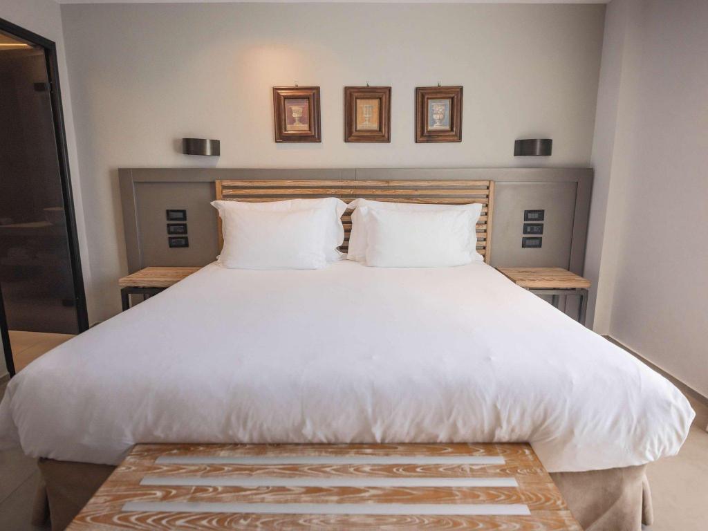 2 Bedrooms, Family Suite, Garden and Partial Sea View