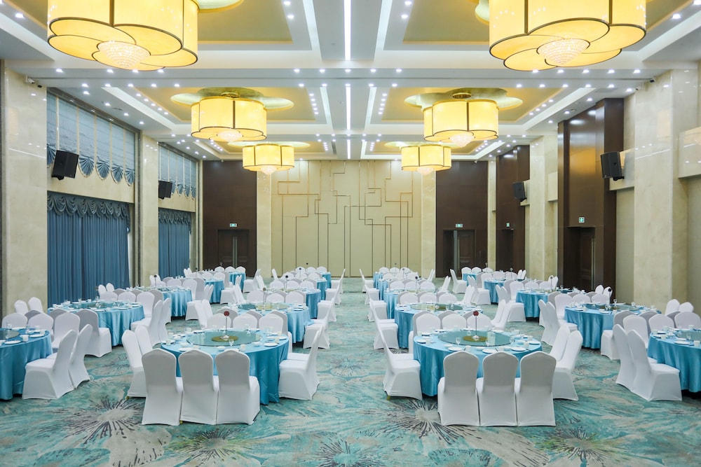 Hundred Hotel 52/60