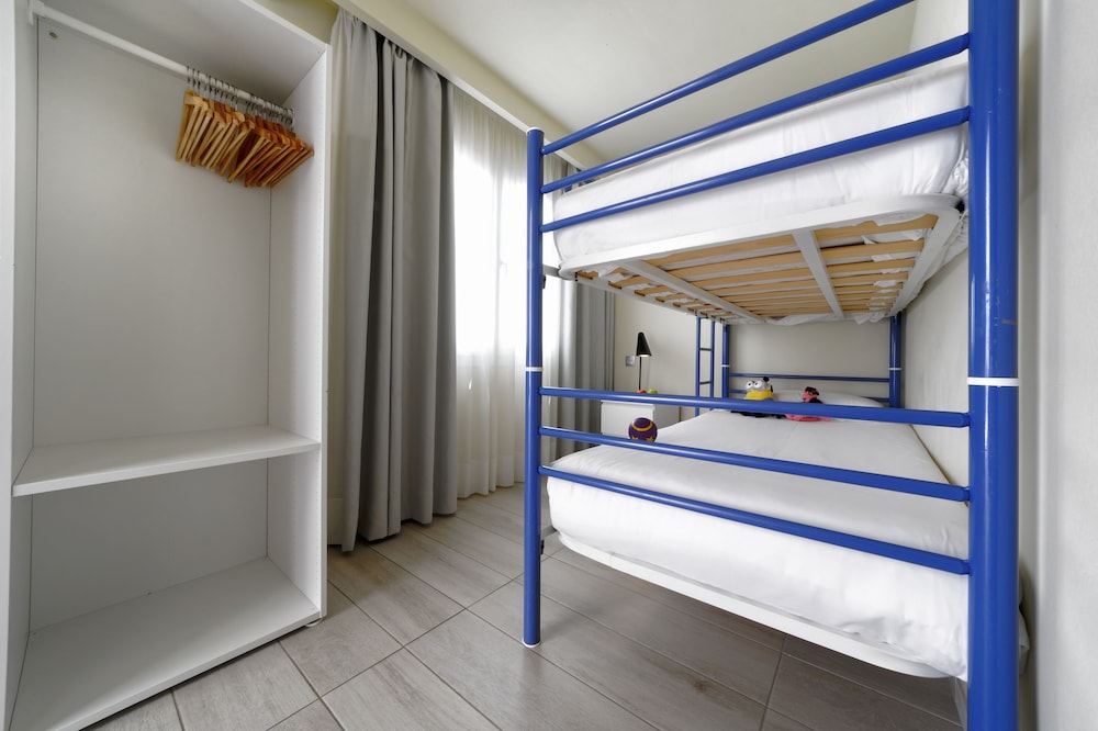 Aqua Suites Hotel Boutique 4/26