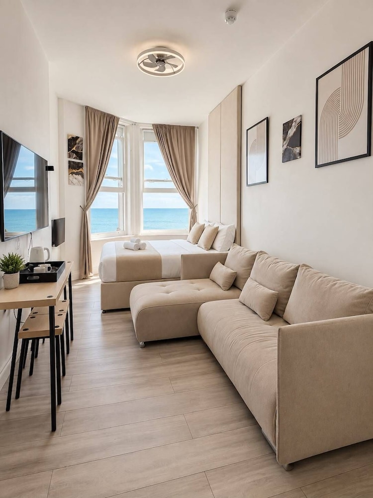 OYO Marine Parade Hotel Eastbourne Pier 44/60
