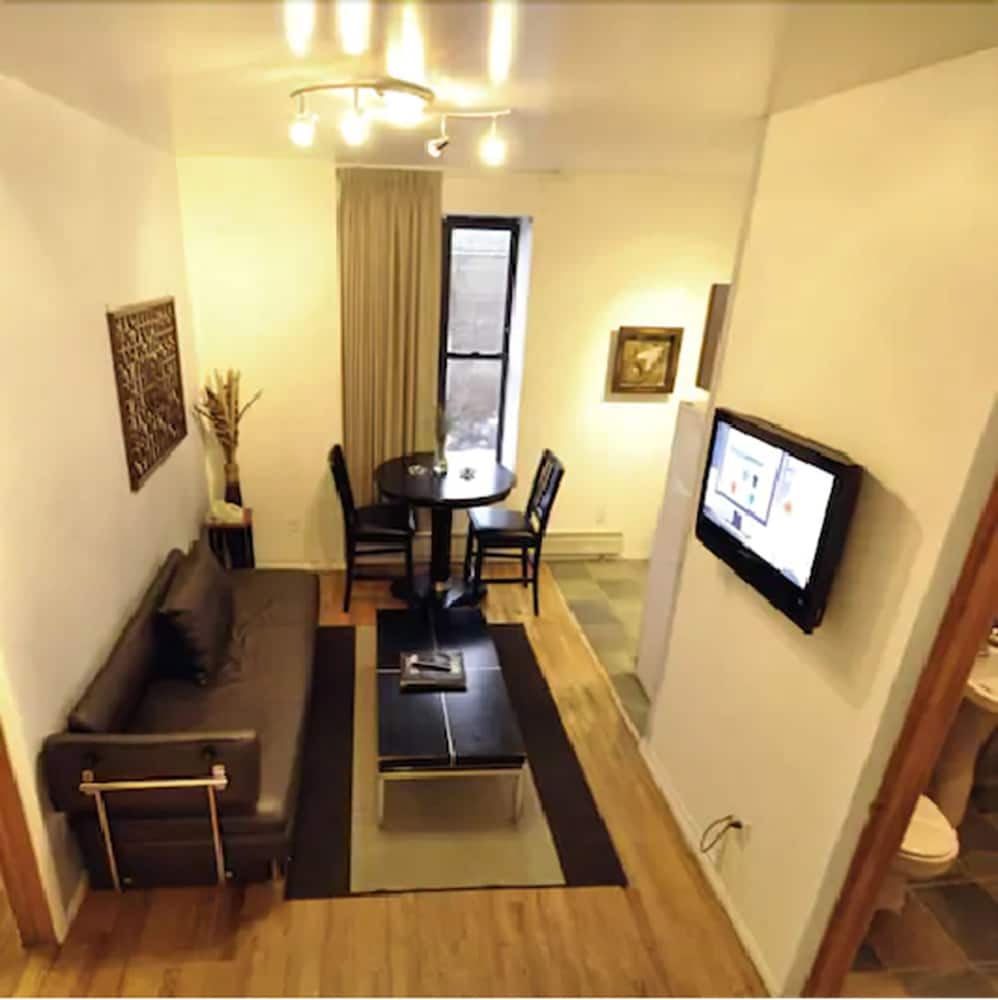Off Soho Suites Hotel 30/38