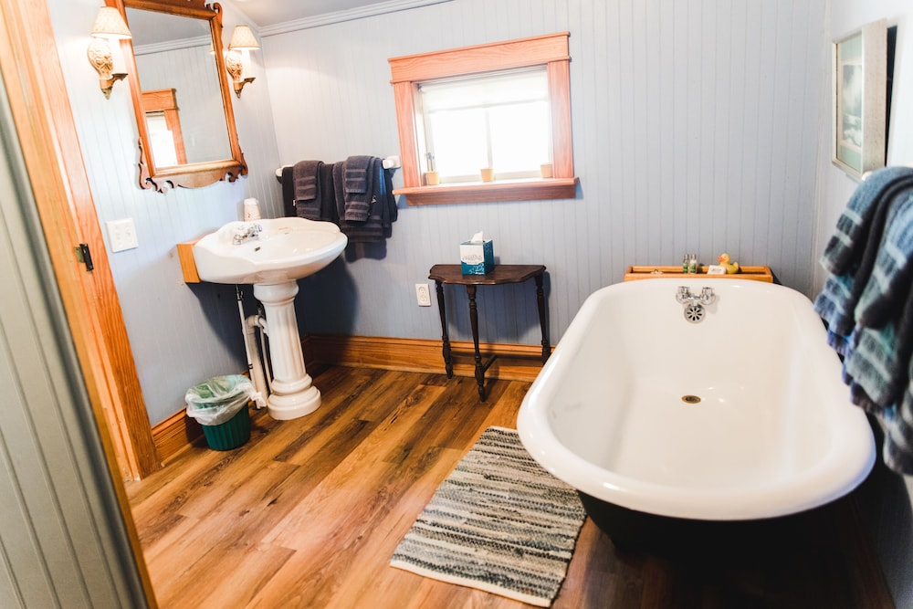 Roanoke Island Inn 49/50