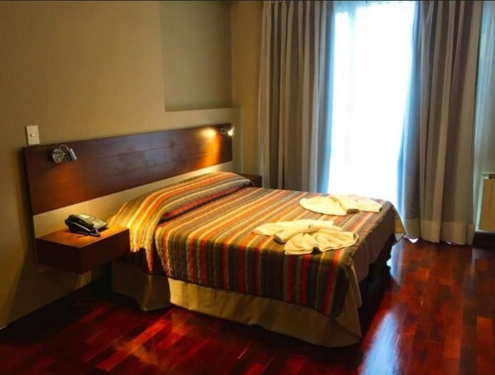 Plaza Hotel Paseo 8/39