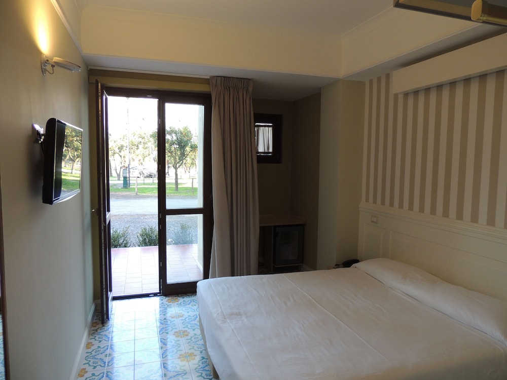 Hotel Zeus Pompei 17/50