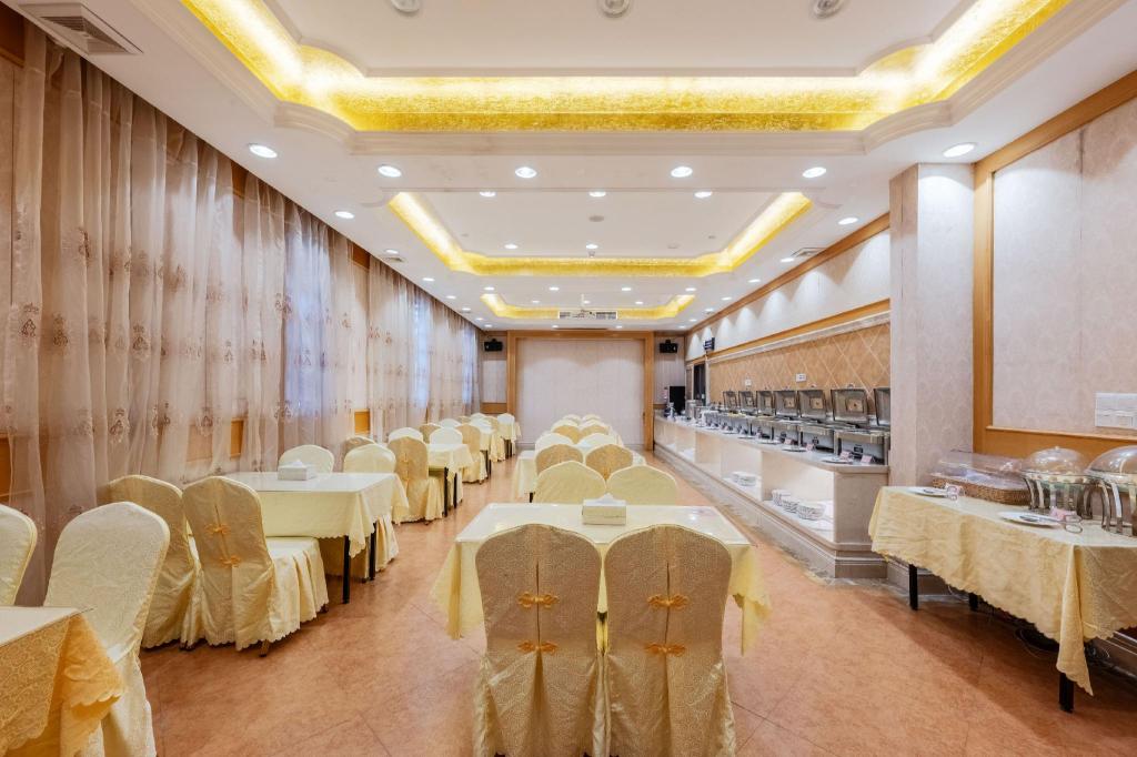 Vienna Hotel (Shenzhen Gushu Metro Station) 39/56