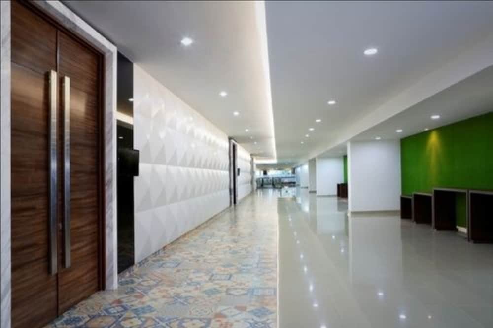Hotel Santika Kelapa Gading 8/36