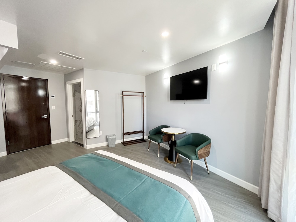 Starlight Hotel 15/26