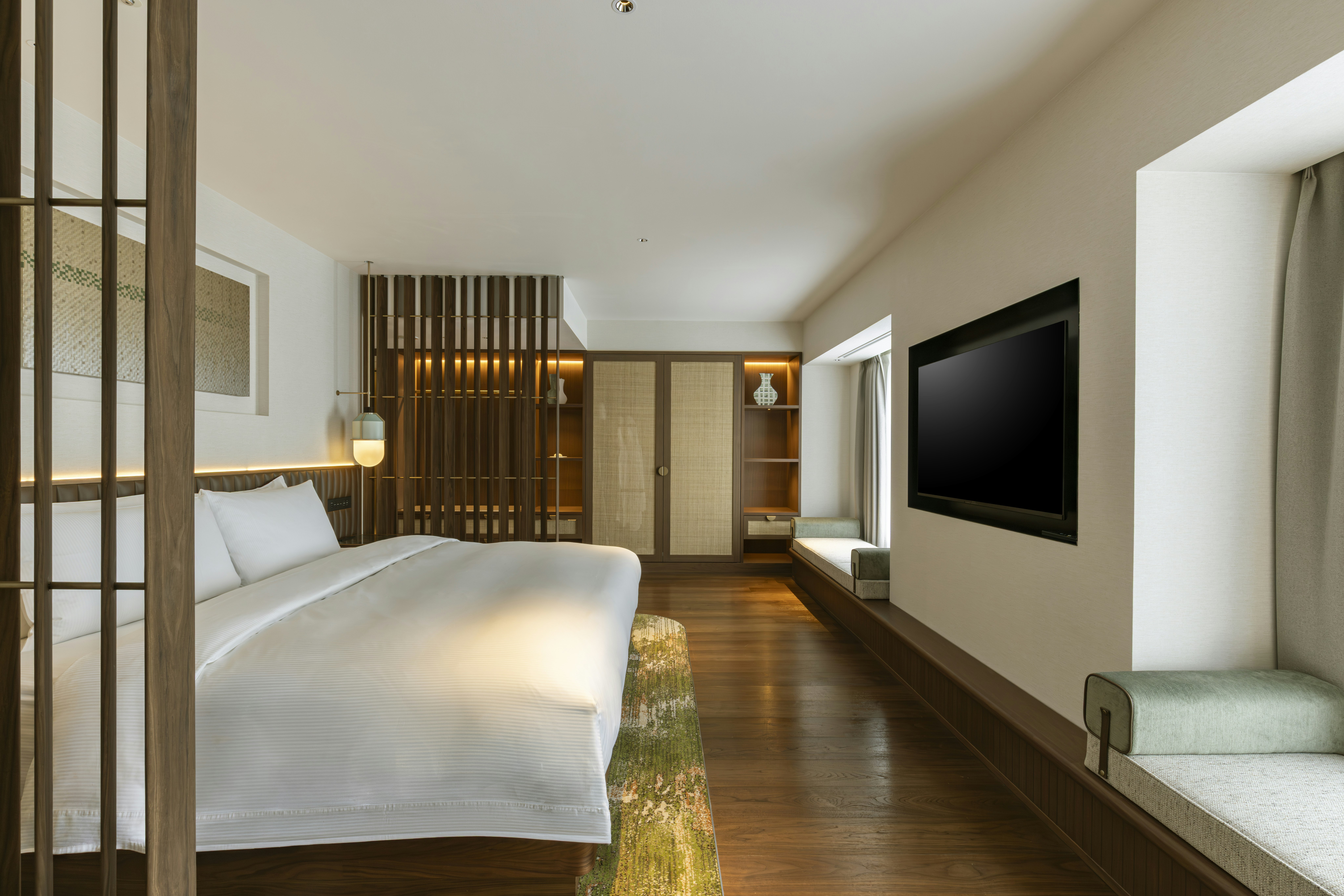 DELUXE, EXECUTIVE, SUITE, KING BED