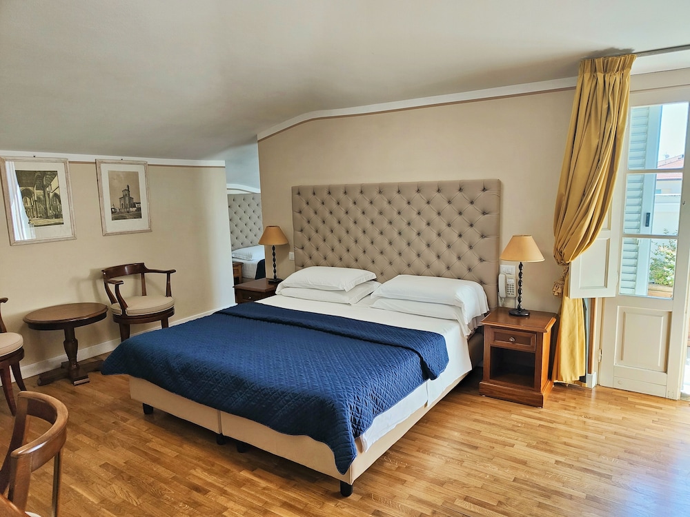 CLASSIC, QUEEN BED