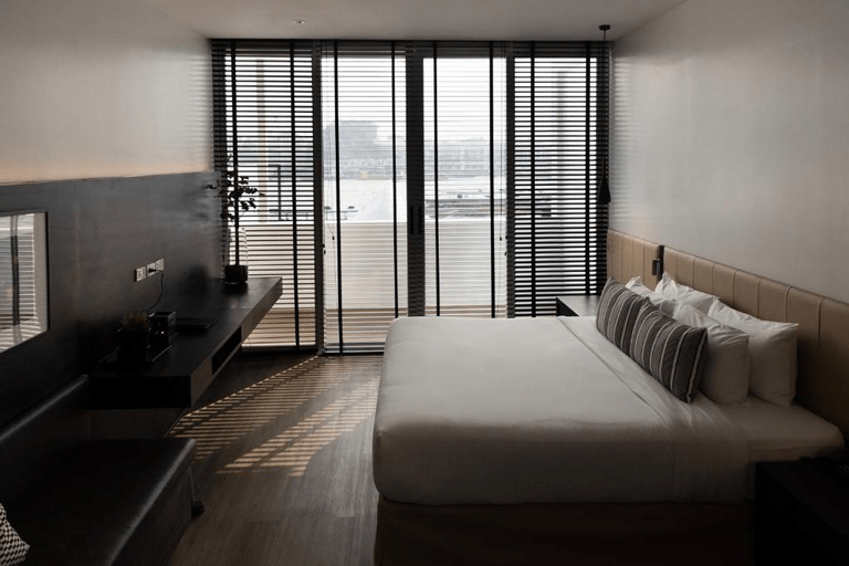 Lilt, Suite, River Front