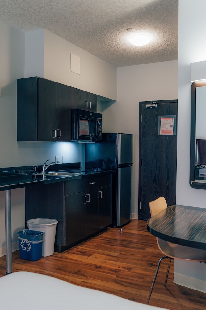 Motel6 Airdrie Ab 52/68