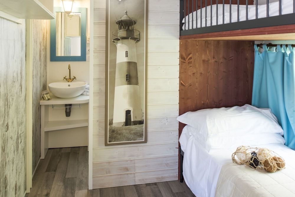 Mobile Home, Double and Bunk Bed، La Rocca Camping Village 2/3
