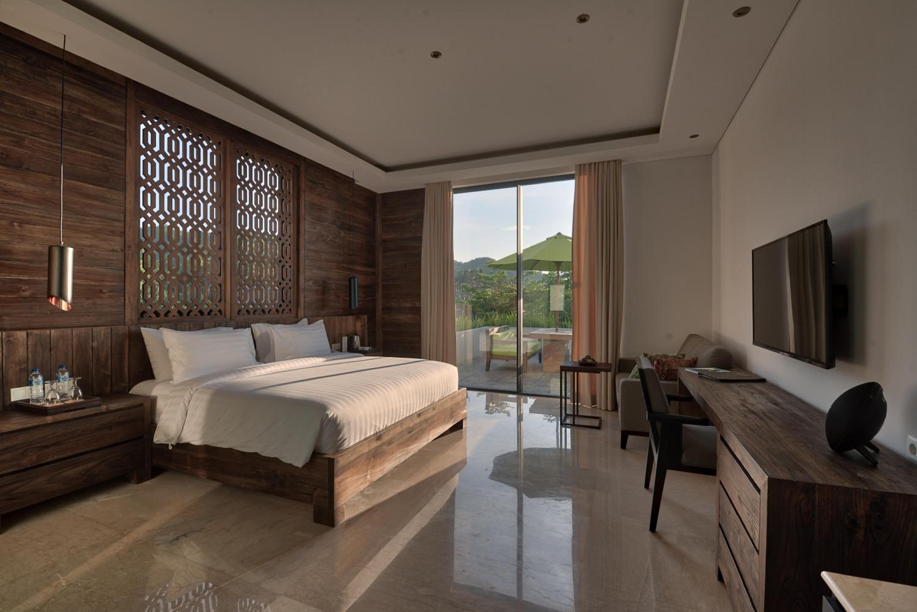 غرفة ديلوكس بسرير مزدوج بشرفة، Kemangi Bed and Breakfast 2/2