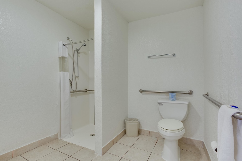 Motel6 El Paso, TX - West 24/66
