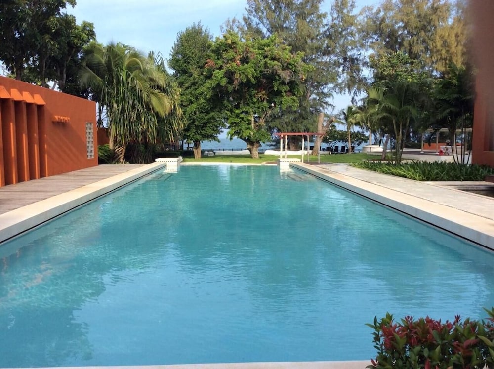 Away Las Tortugas Beachfront 49/50