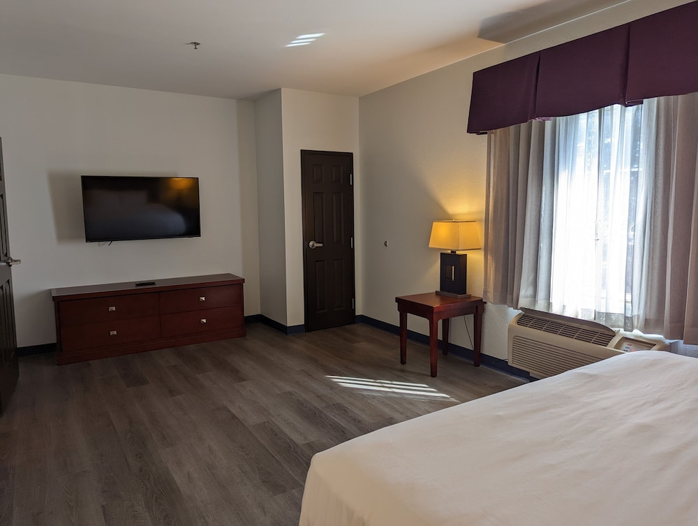 La Quinta Inn & Suites by Wyndham Fort Worth NE Mall 19/52