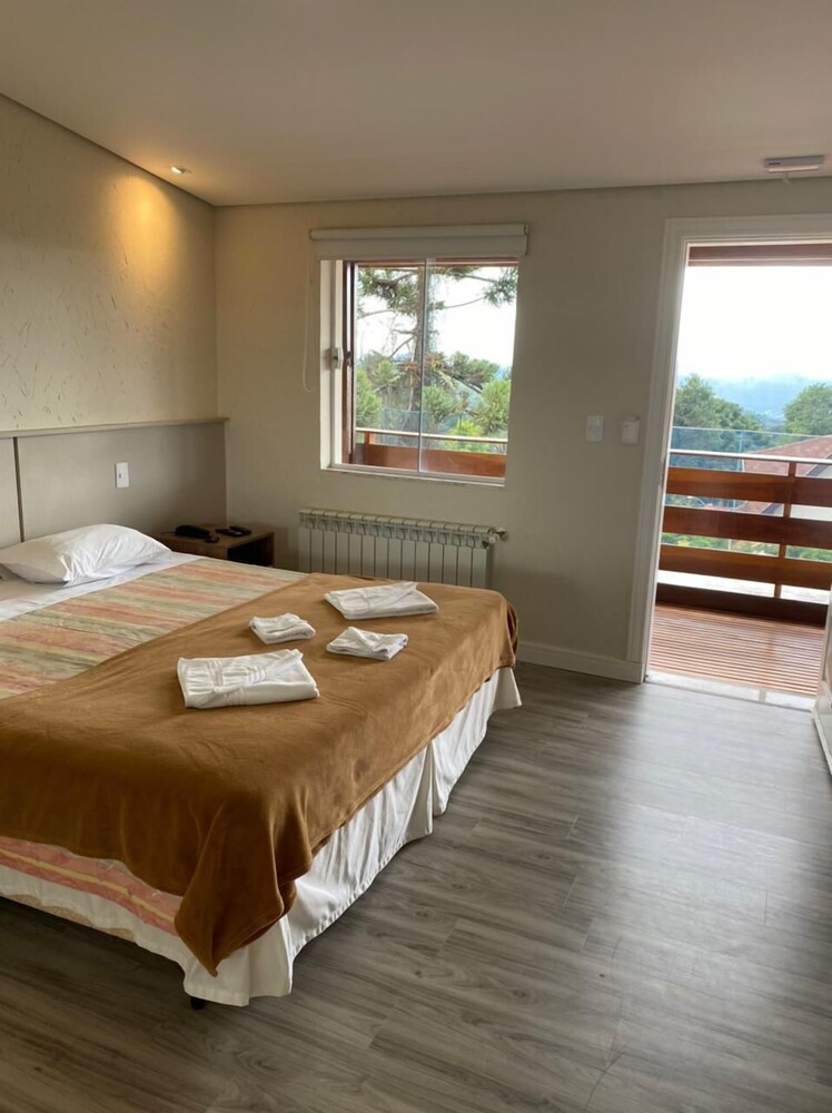 Chris Park Hotel 44/74