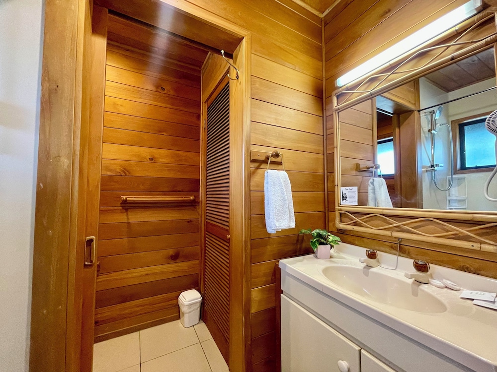 Pacific Harbour Villas(FORMERLY Pacific Harbour Lodge) 64/66