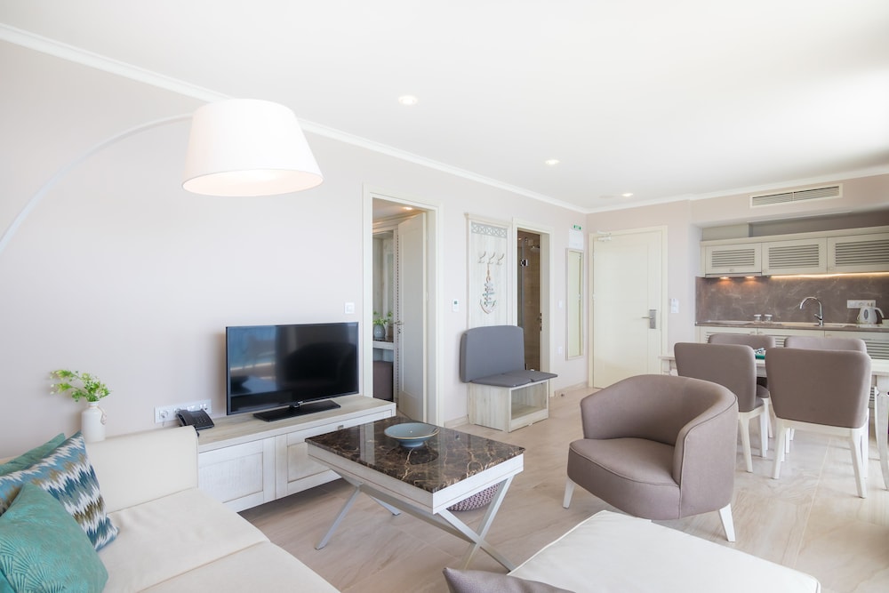 King Maron Beach Hotel & Spa 24/50