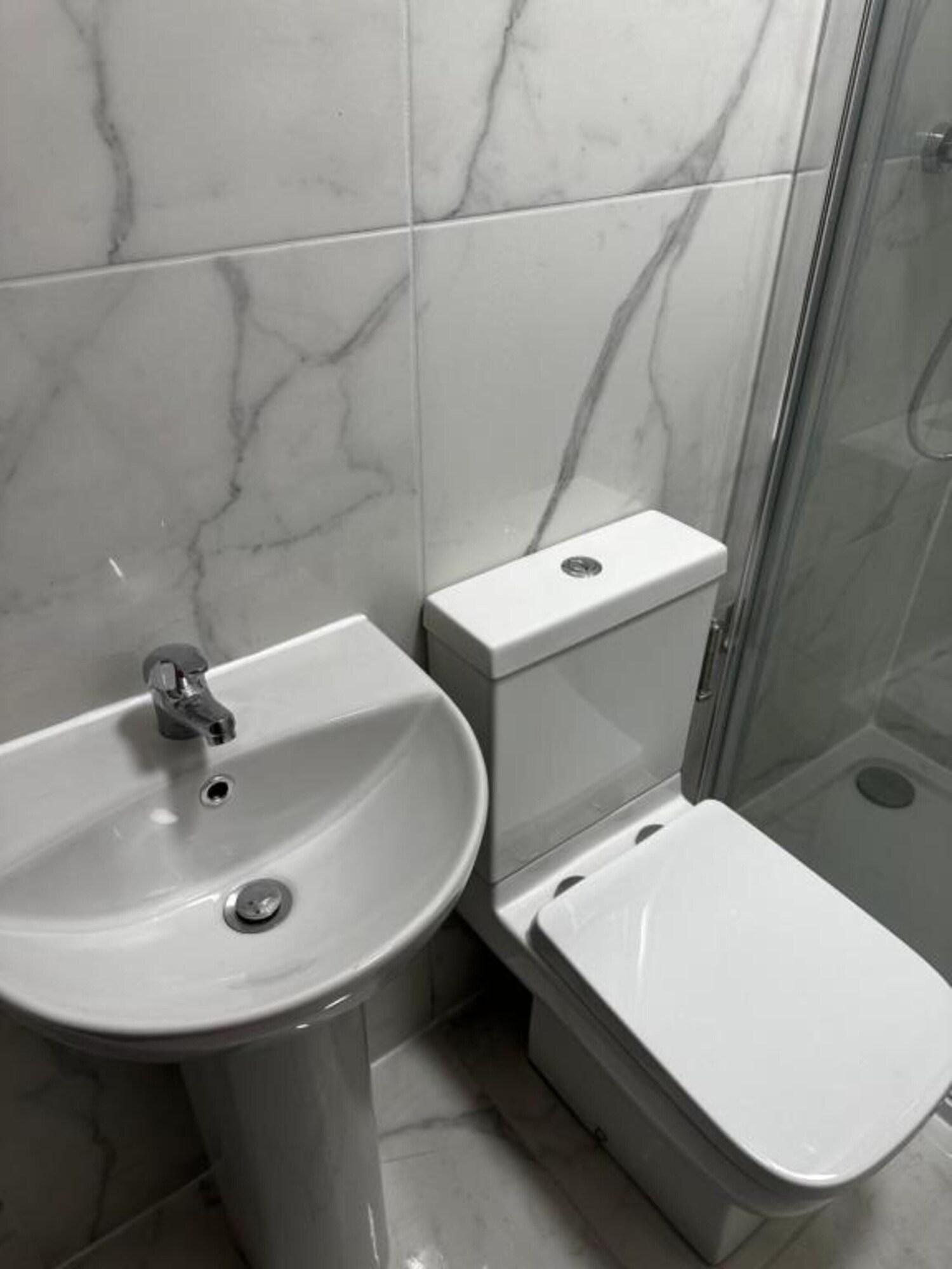 OYO Cheetham Hill Guest House 24/32