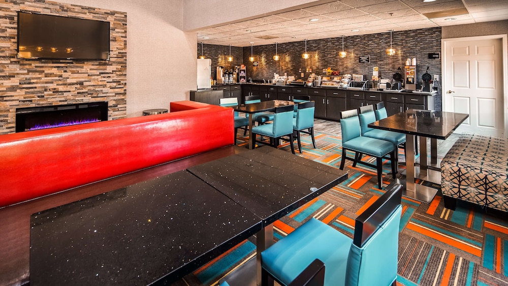 Best Western Bradbury Inn & Suites 22/26