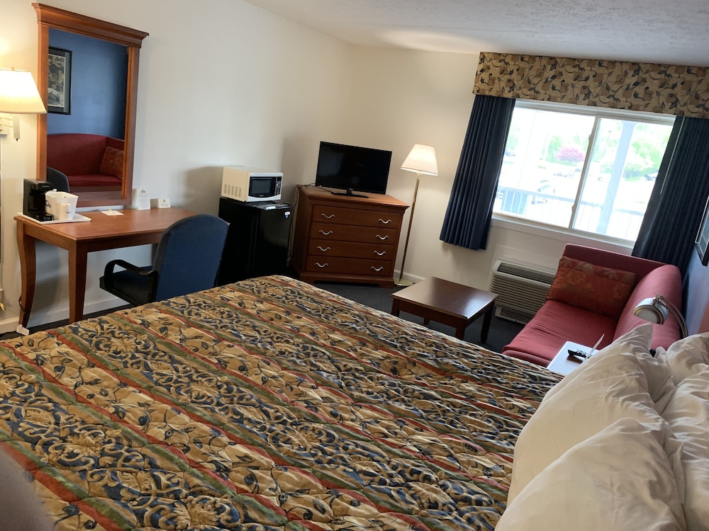 Days Inn by Wyndham Columbus IN 29/37