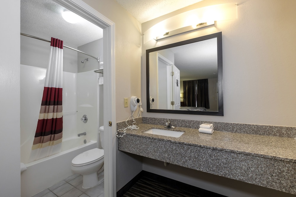 Red Roof Inn Defuniak Springs 19/45