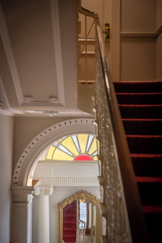 Albany House Hotel 10/57