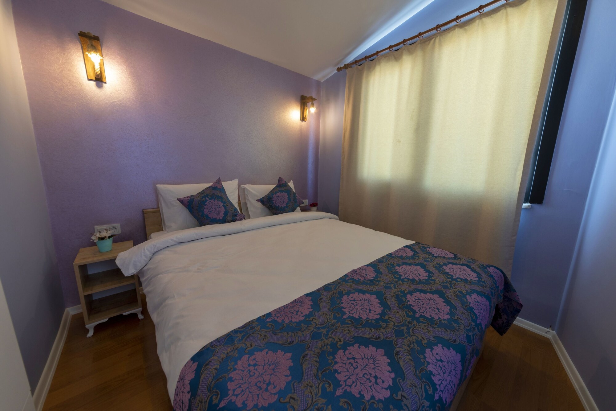 جناح بسرير كينج وسرير كوين وسريرين منفصلين بشرفة مع أريكة، Royal Taksim Suites 3/7