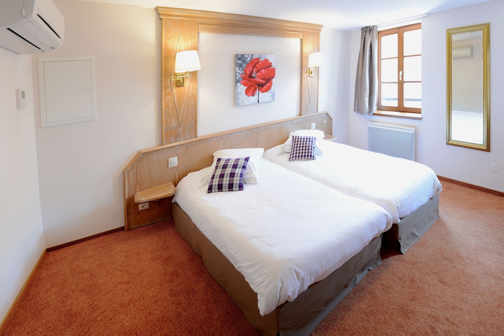 HOTEL DE LA CLOCHE 12/46