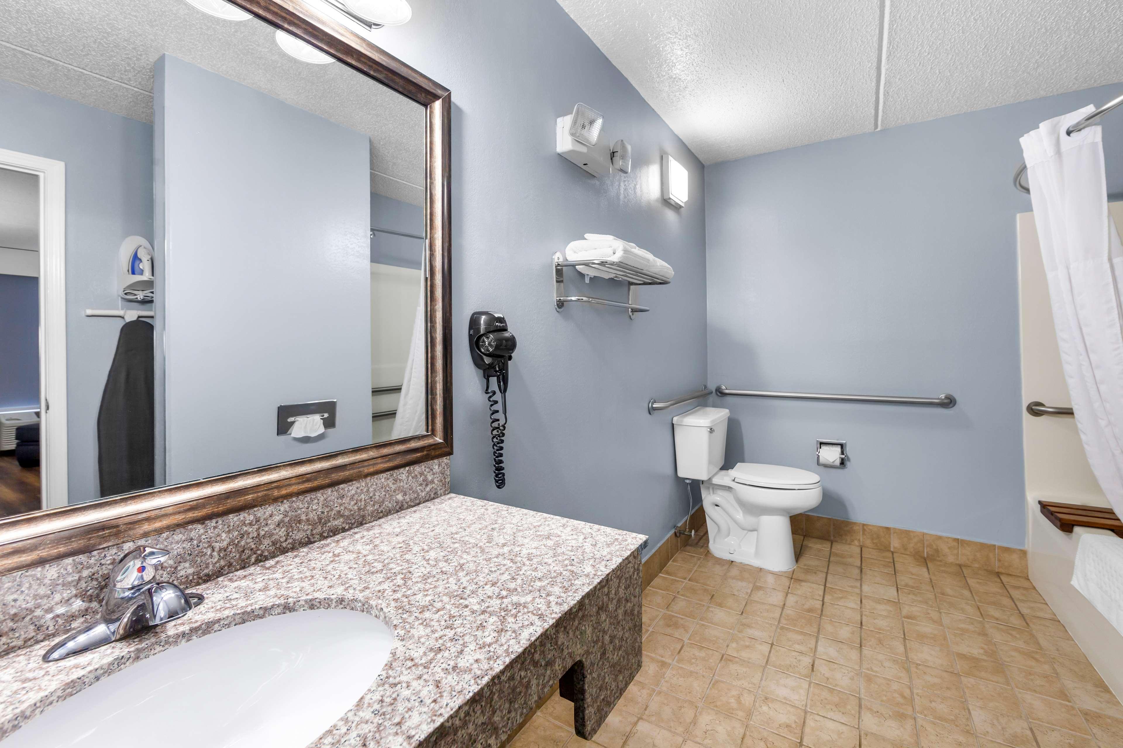 غرفة بسرير كينج، Quality Inn Barbourville, KY 4/6