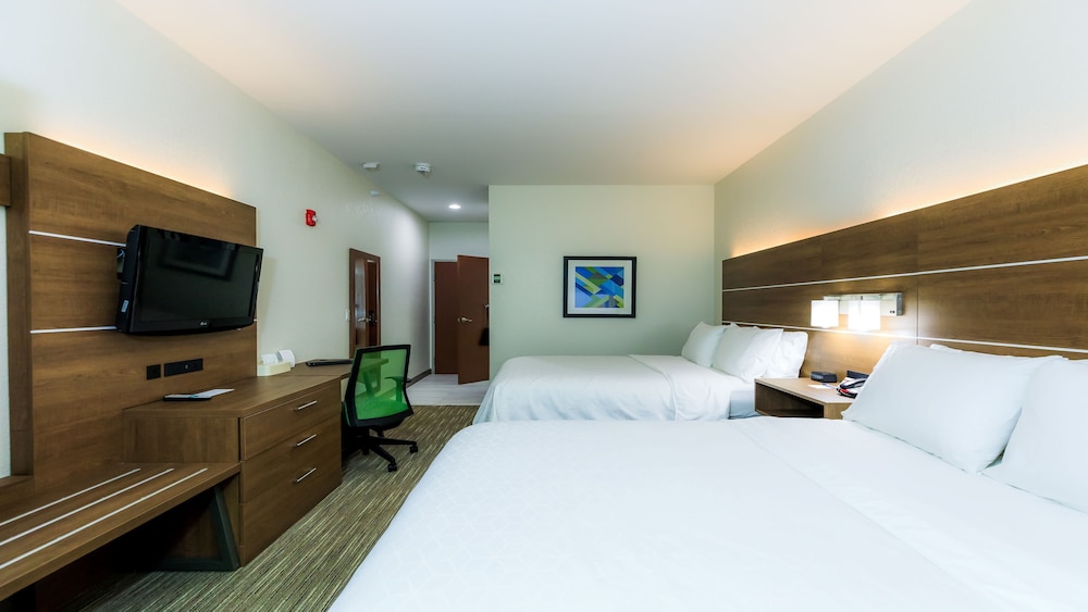 Holiday Inn Express Osage Beach - Lake Of The Ozarks 11/46