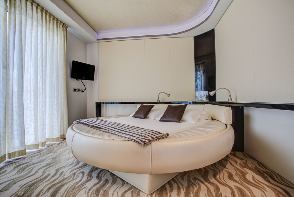 Hotel Premier & Suites 20/60