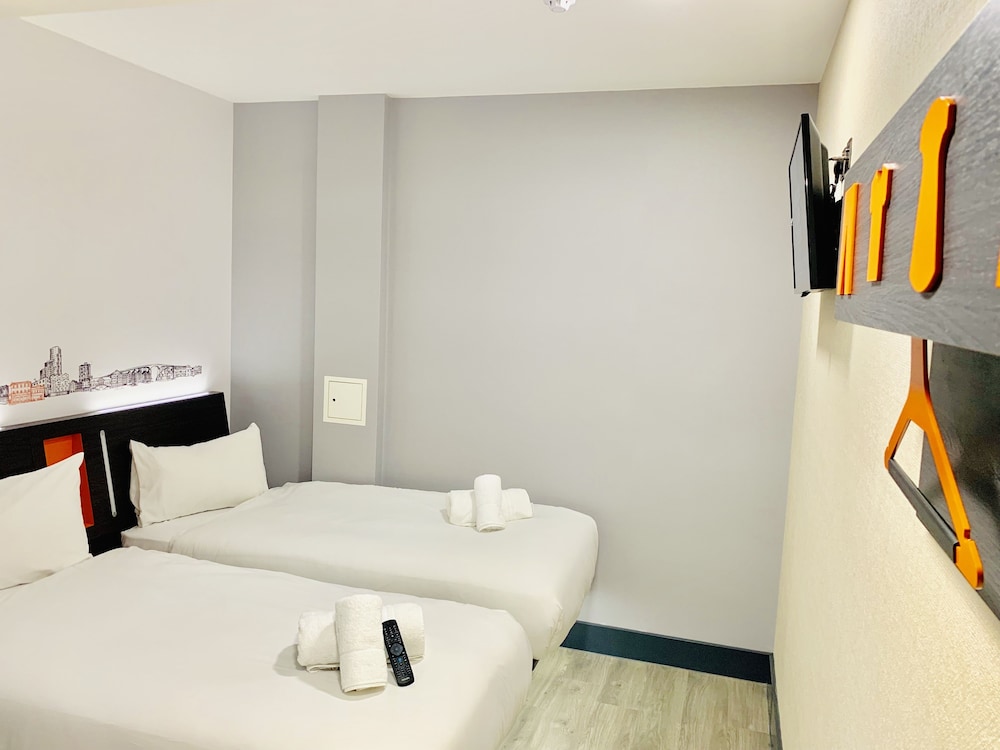 Basic, Twin Beds, No Window