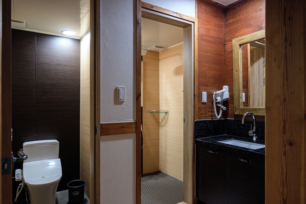 Wangyijimil Hanok Hotel 44/46