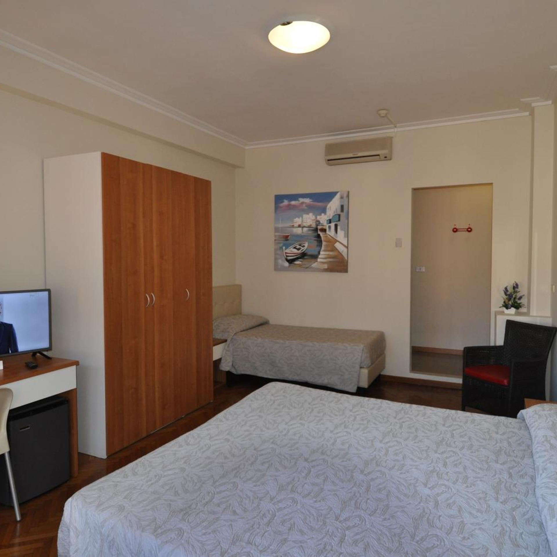 Room, Quadruple