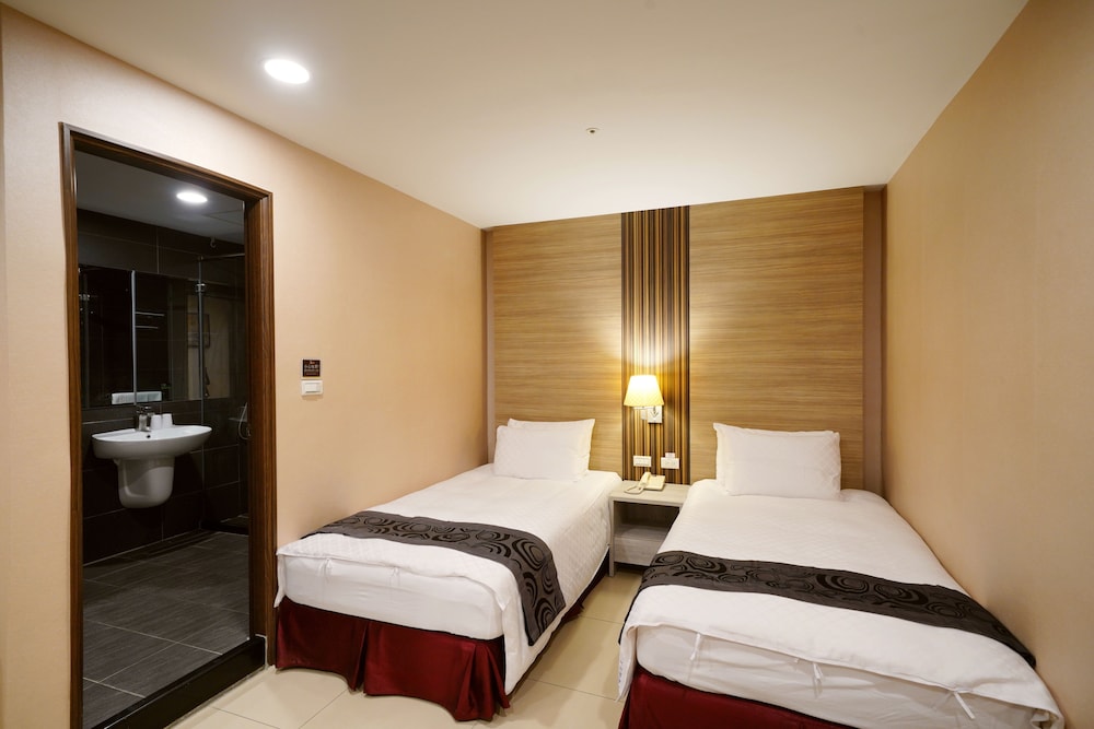 Standard, Twin Beds, No Window