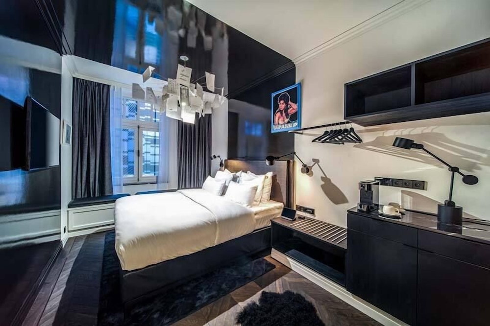 The Highlander Hotel Amsterdam 24/68
