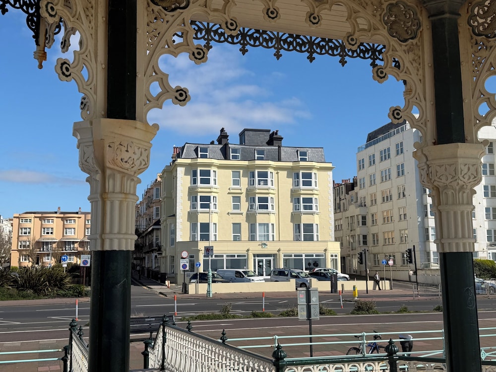 BRIGHTON HOTEL(FORMERLY BEST WESTERN BRIGHTON) 39/45