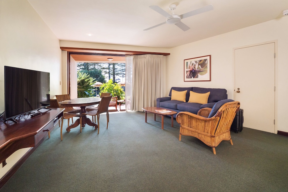 BEACH HOTEL RESORT 37/59