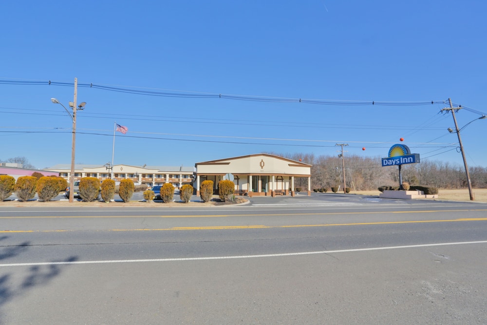 Days Inn by Wyndham Wrightstown 28/50