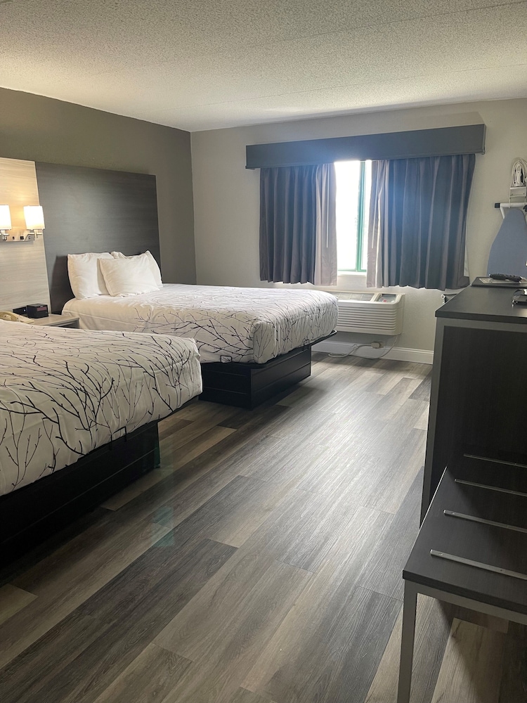 HomeTown Inn and Suites Belle Plaine 11/65