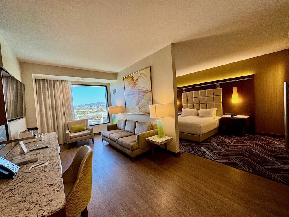 TOWER, SUITE, KING BED